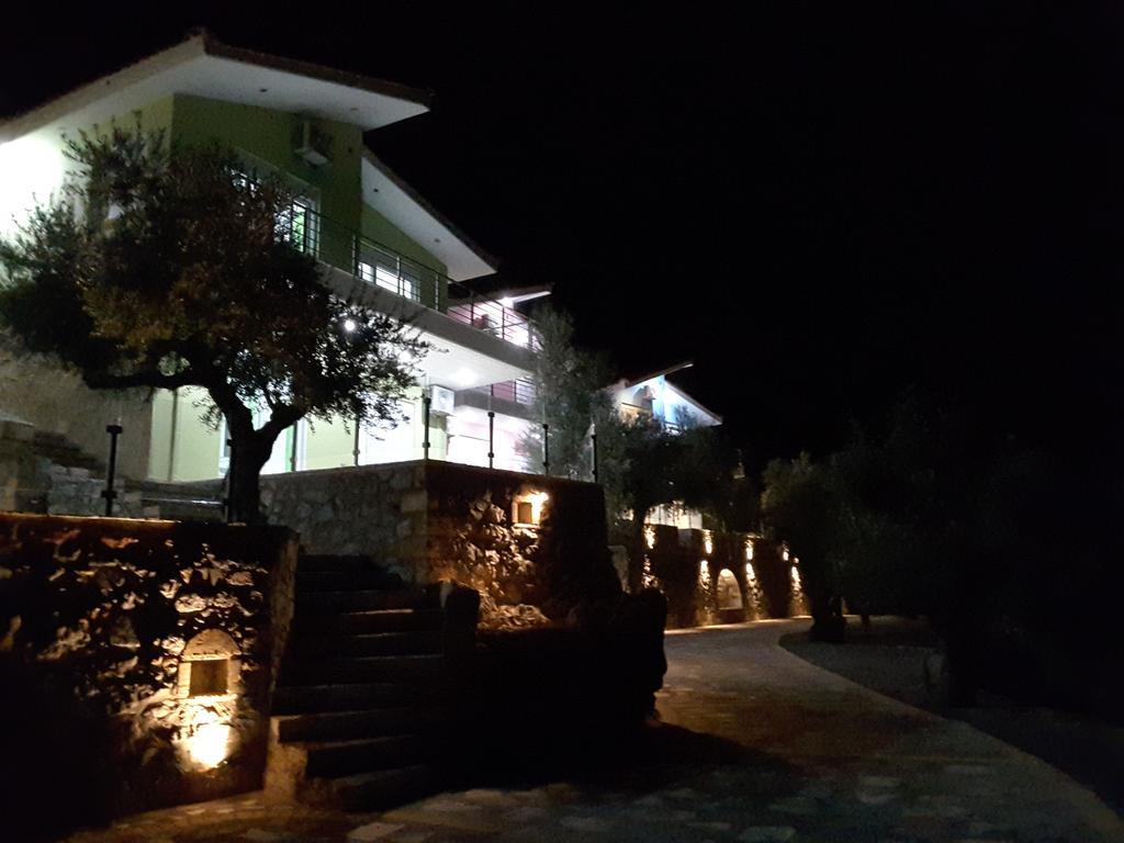 Shiraz Villas 卡拉马塔 外观 照片